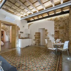 stylish-house-in-front-of-casa-professa.sicilyhotelsitaly.net/